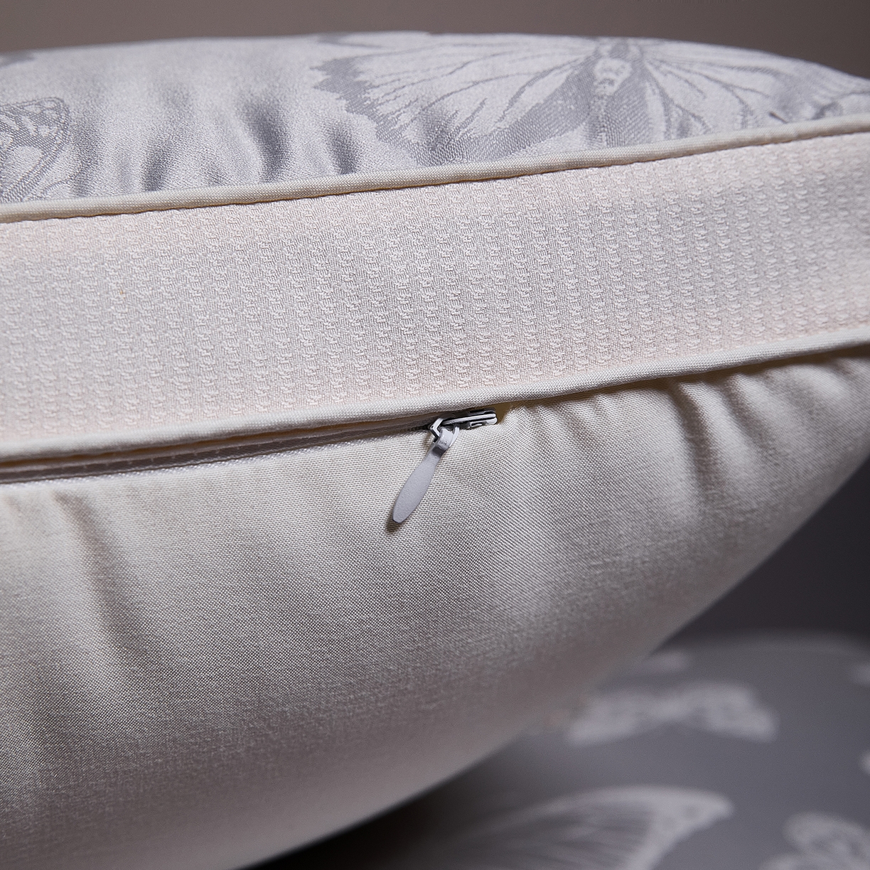 91家纺网 家纺一手货源 找家纺 爱尚家枕芯 2025新款欧式刺绣护颈软枕枕头枕芯 灰色