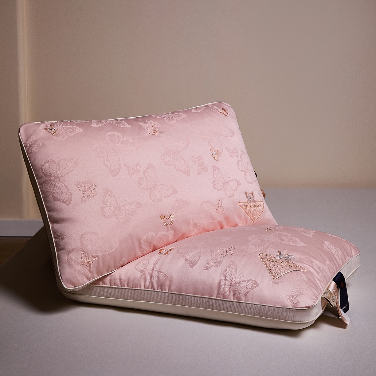 91家纺网 家纺一手货源 找家纺 爱尚家枕芯 2025新款欧式刺绣护颈软枕枕头枕芯 粉色