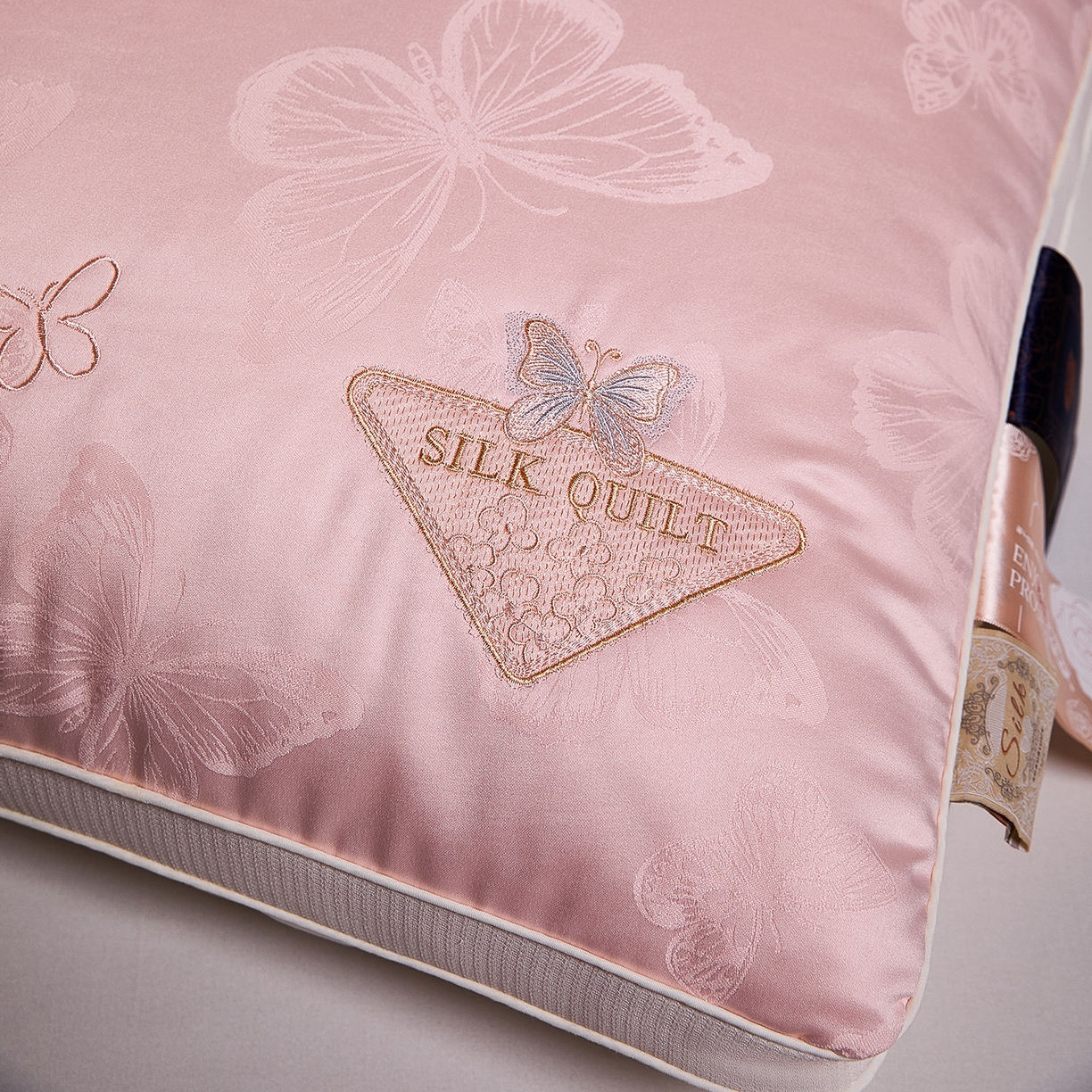 91家纺网 家纺一手货源 找家纺 爱尚家枕芯 2025新款欧式刺绣护颈软枕枕头枕芯 粉色