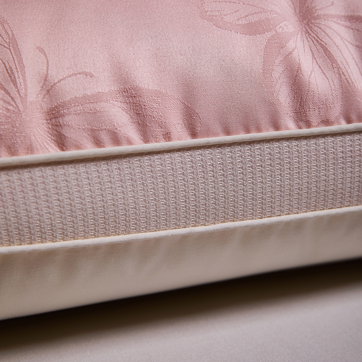 91家纺网 家纺一手货源 找家纺 爱尚家枕芯 2025新款欧式刺绣护颈软枕枕头枕芯 粉色