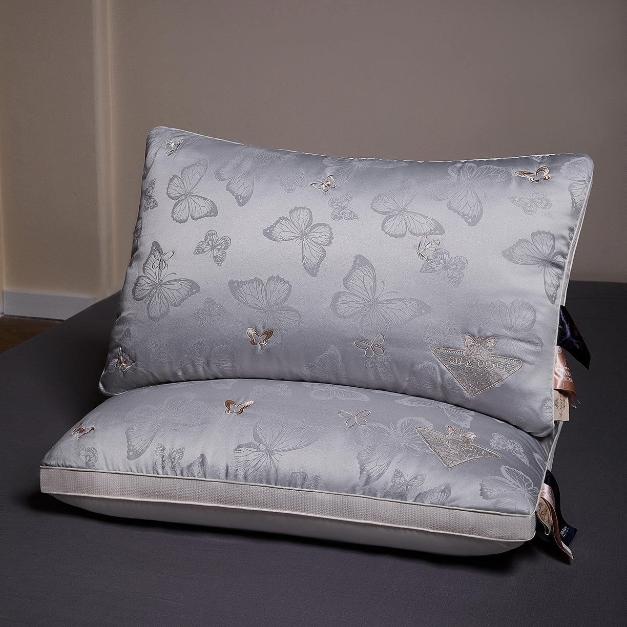 91家纺网 家纺一手货源 找家纺 爱尚家枕芯 2025新款欧式刺绣护颈软枕枕头枕芯 灰色