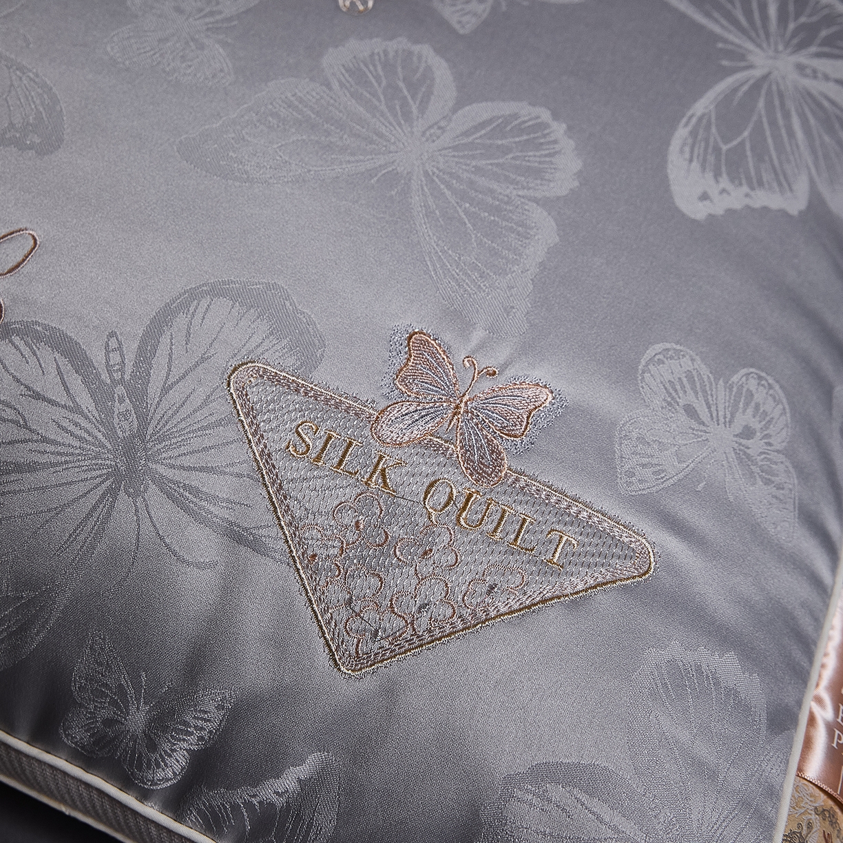 91家纺网 家纺一手货源 找家纺 爱尚家枕芯 2025新款欧式刺绣护颈软枕枕头枕芯 灰色