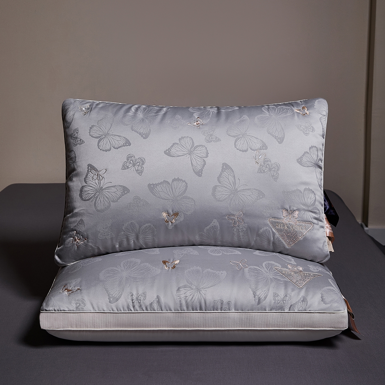 爱尚家枕芯 2025新款欧式刺绣护颈软枕枕头枕芯 灰色