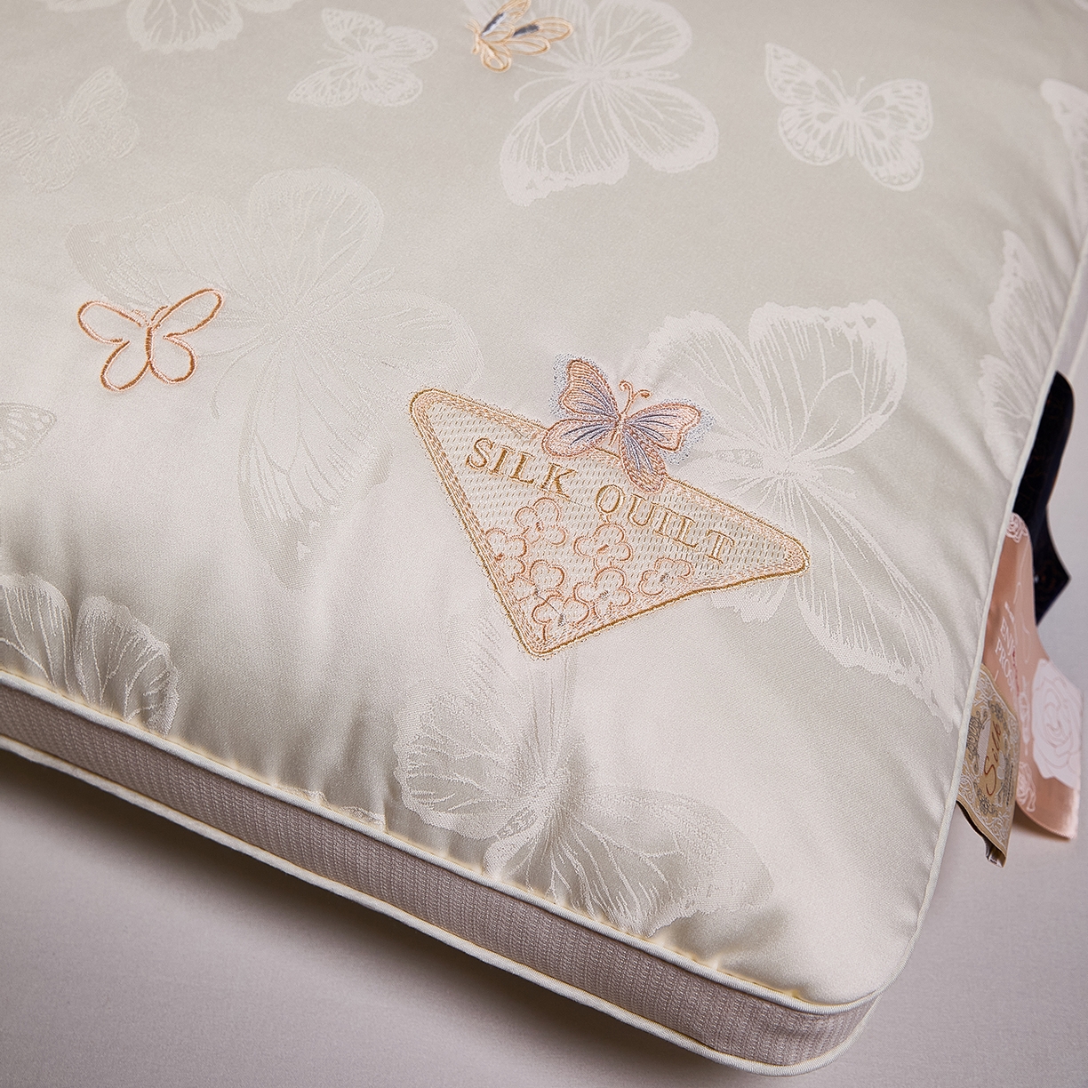 91家纺网 家纺一手货源 找家纺 （总）爱尚家枕芯 2025新款欧式刺绣护颈软枕枕头枕芯