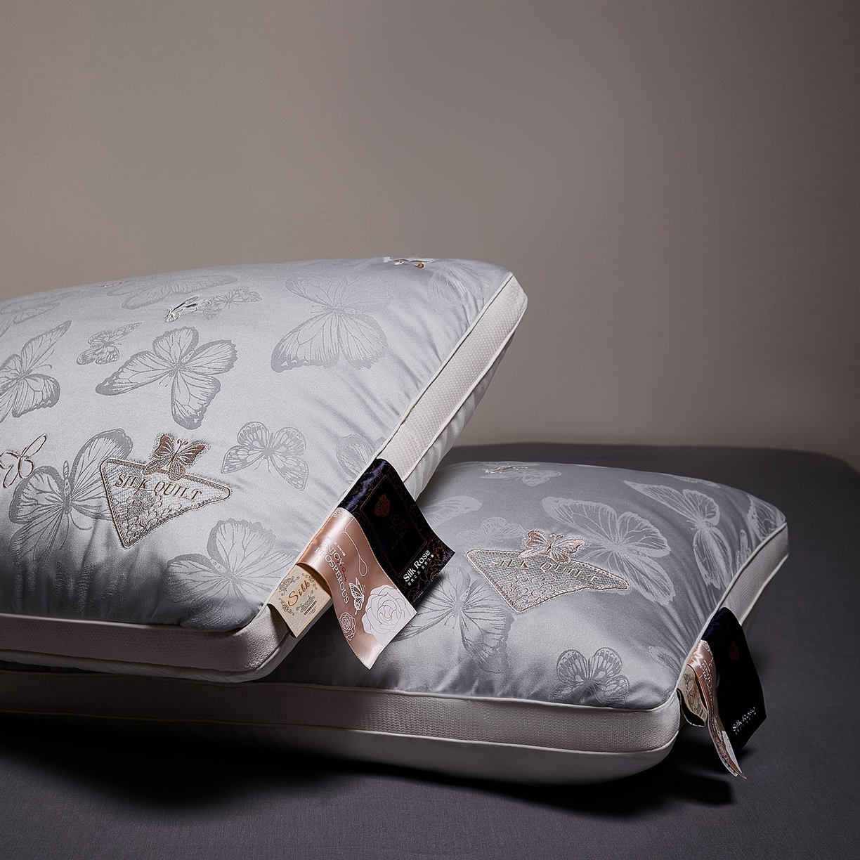 91家纺网 家纺一手货源 找家纺 爱尚家枕芯 2025新款欧式刺绣护颈软枕枕头枕芯 灰色