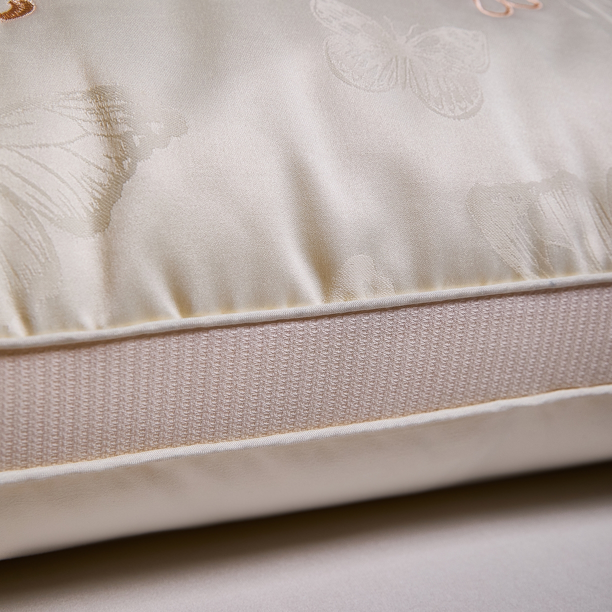 91家纺网 家纺一手货源 找家纺 （总）爱尚家枕芯 2025新款欧式刺绣护颈软枕枕头枕芯