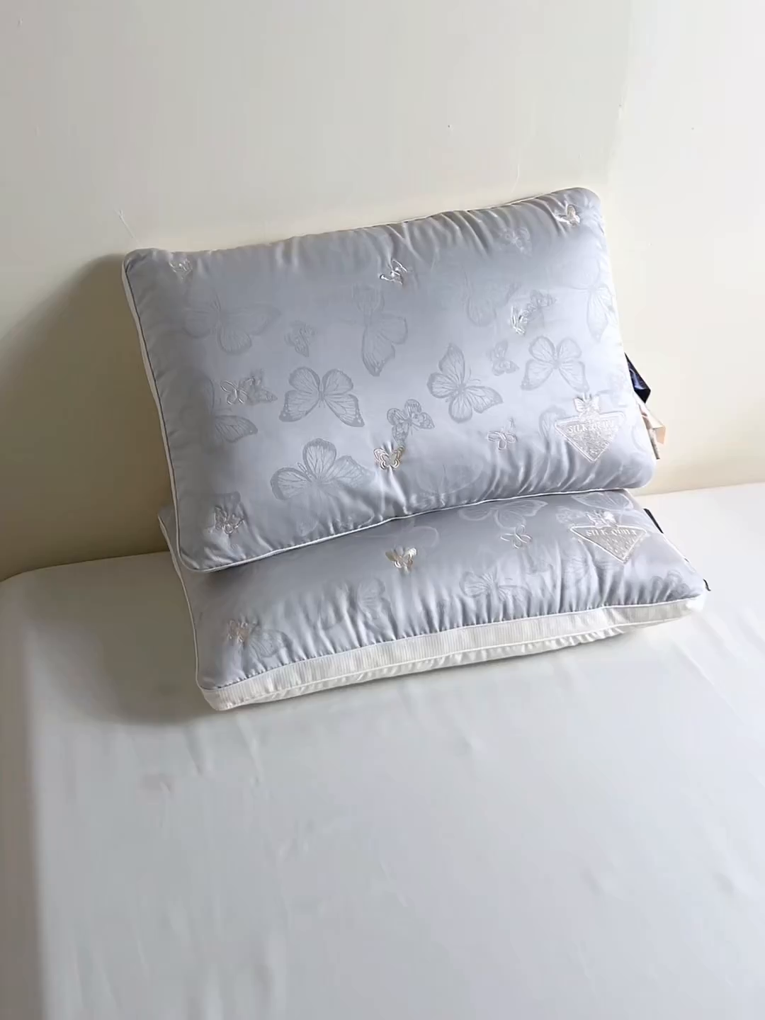 91家纺网 家纺一手货源 找家纺 爱尚家枕芯 2025新款欧式刺绣护颈软枕枕头枕芯 灰色