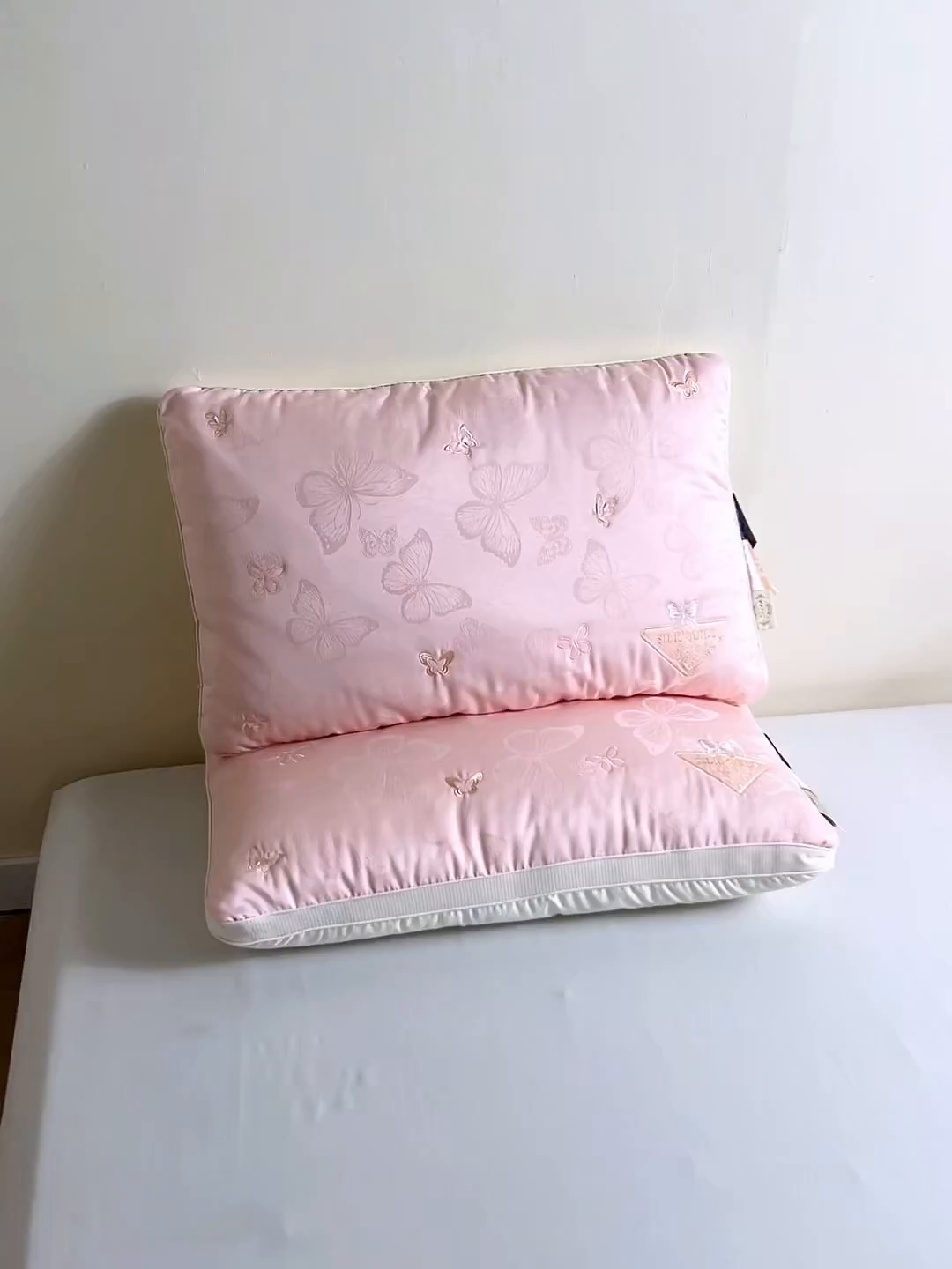 91家纺网 家纺一手货源 找家纺 爱尚家枕芯 2025新款欧式刺绣护颈软枕枕头枕芯 粉色