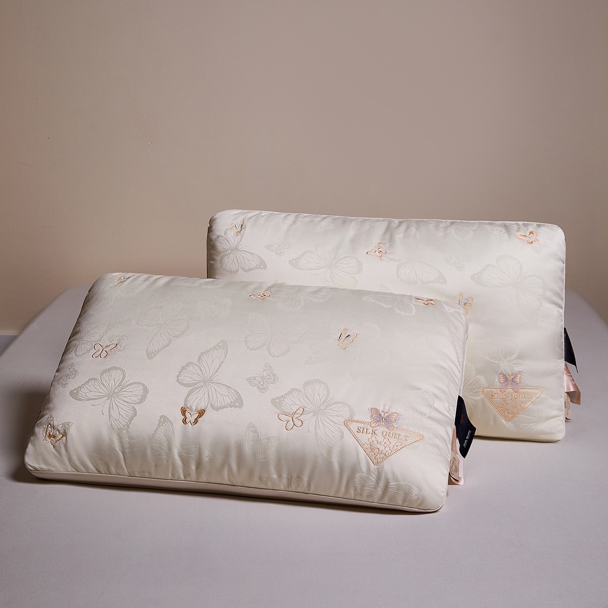 91家纺网 家纺一手货源 找家纺 爱尚家枕芯 2025新款欧式刺绣护颈软枕枕头枕芯 白色