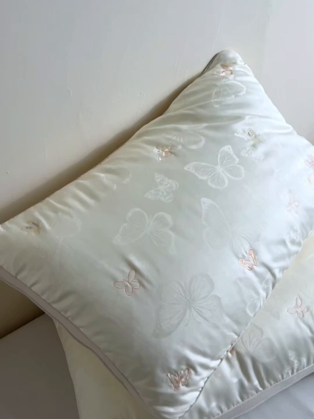 91家纺网 家纺一手货源 找家纺 爱尚家枕芯 2025新款欧式刺绣护颈软枕枕头枕芯 白色
