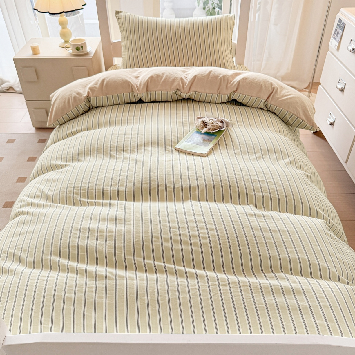 91家纺网 家纺一手货源 找家纺 盛秋家纺 2025新款水洗棉格子学生小三套套件 泡芙黄+奶茶