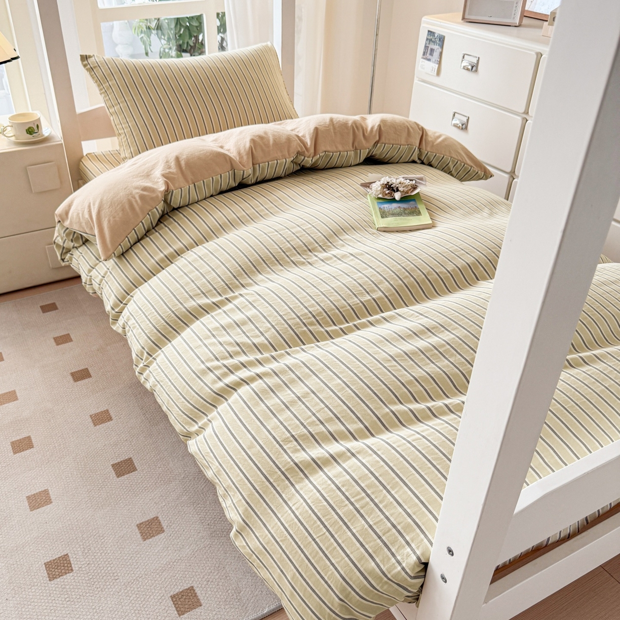 91家纺网 家纺一手货源 找家纺 盛秋家纺 2025新款水洗棉格子学生小三套套件 泡芙黄+奶茶