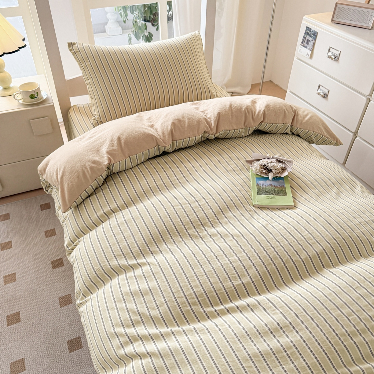 91家纺网 家纺一手货源 找家纺 盛秋家纺 2025新款水洗棉格子学生小三套套件 泡芙黄+奶茶