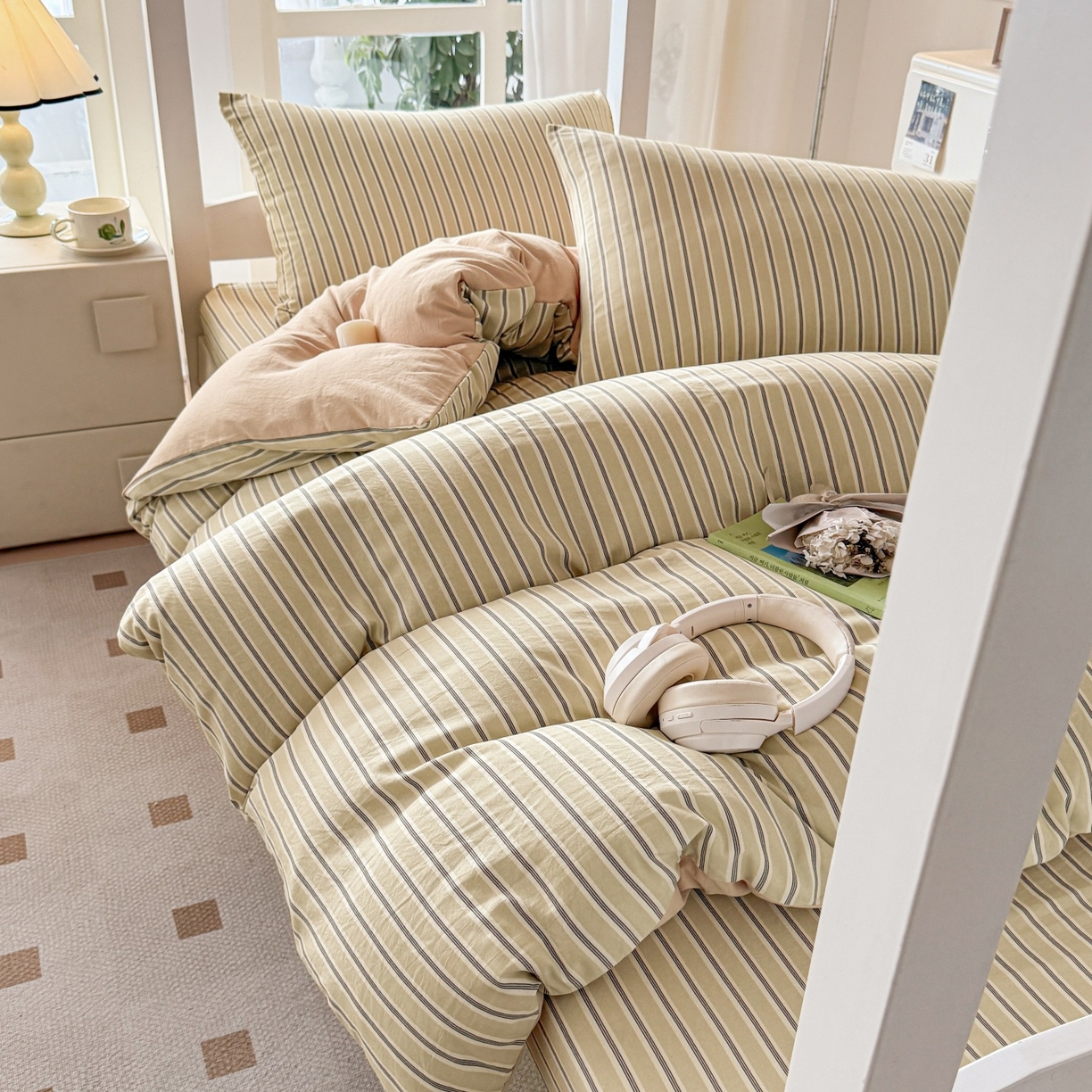 91家纺网 家纺一手货源 找家纺 盛秋家纺 2025新款水洗棉格子学生小三套套件 泡芙黄+奶茶