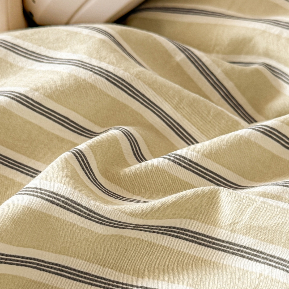 91家纺网 家纺一手货源 找家纺 盛秋家纺 2025新款水洗棉格子学生小三套套件 泡芙黄+奶茶