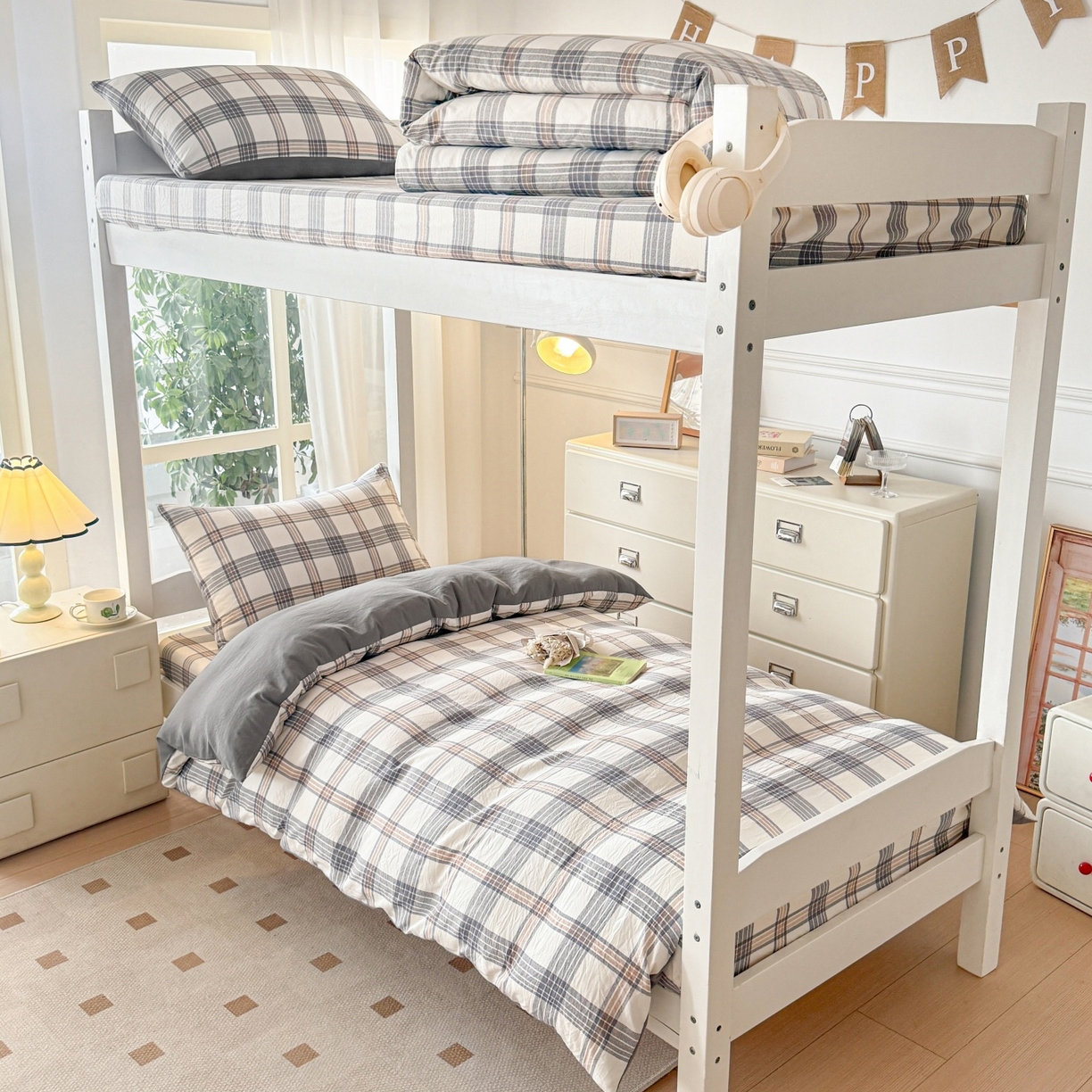 91家纺网 家纺一手货源 找家纺 盛秋家纺 2025新款水洗棉格子学生小三套套件 瑞克+中灰