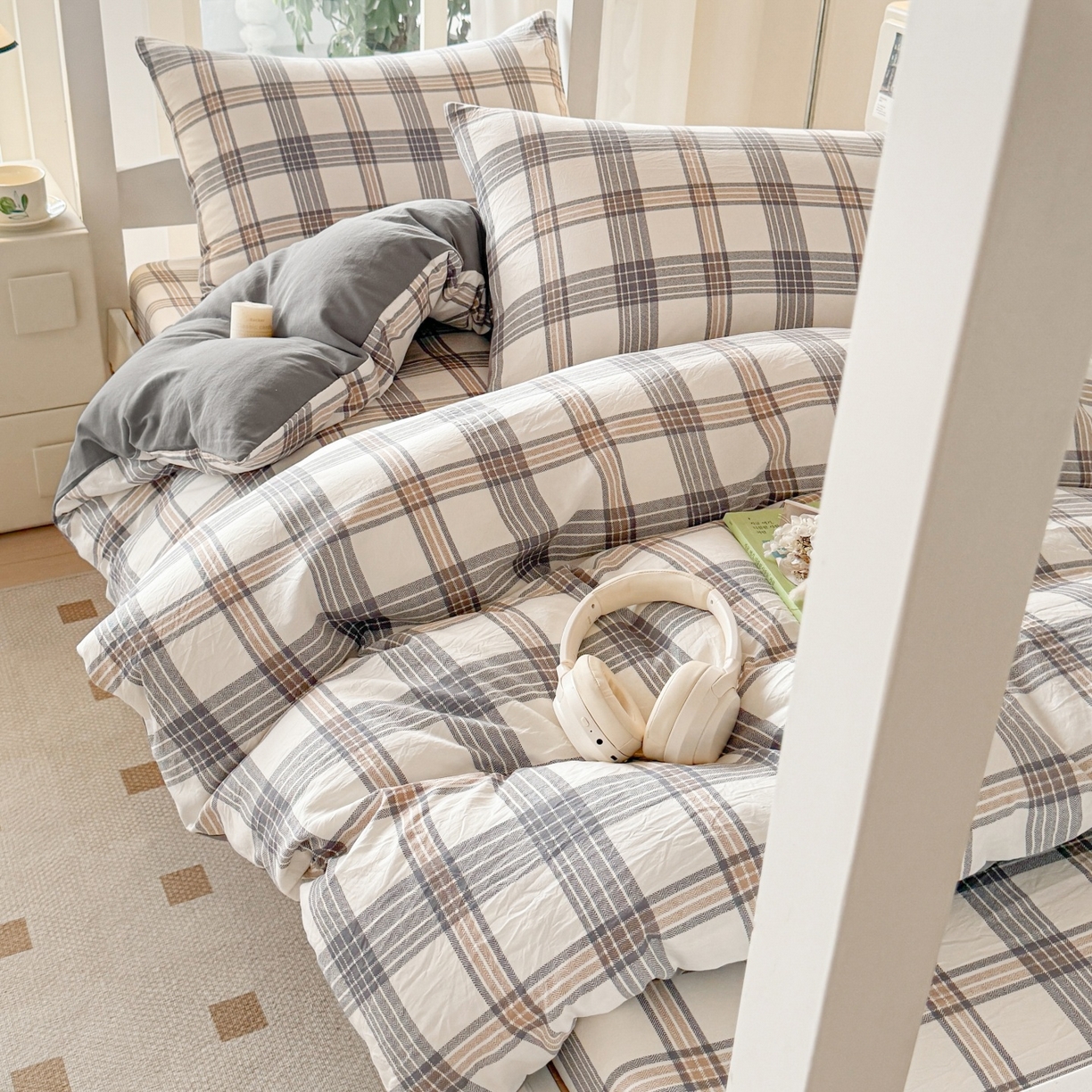 91家纺网 家纺一手货源 找家纺 盛秋家纺 2025新款水洗棉格子学生小三套套件 瑞克+中灰