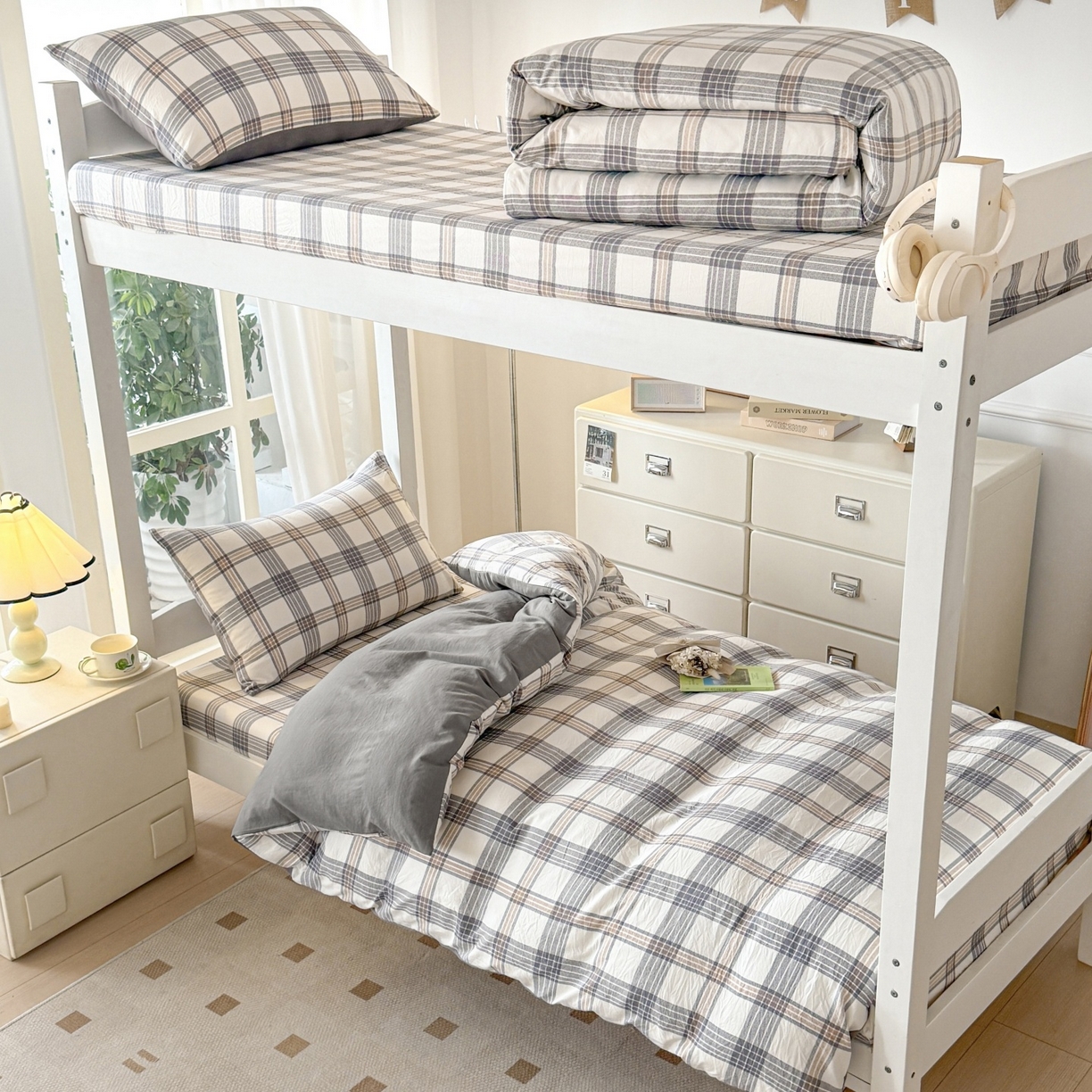 91家纺网 家纺一手货源 找家纺 盛秋家纺 2025新款水洗棉格子学生小三套套件 瑞克+中灰