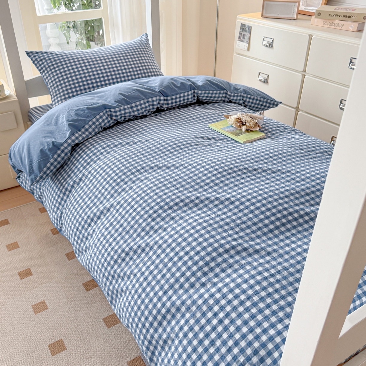 91家纺网 家纺一手货源 找家纺 盛秋家纺 2025新款水洗棉格子学生小三套套件 蓝小格+蓝灰