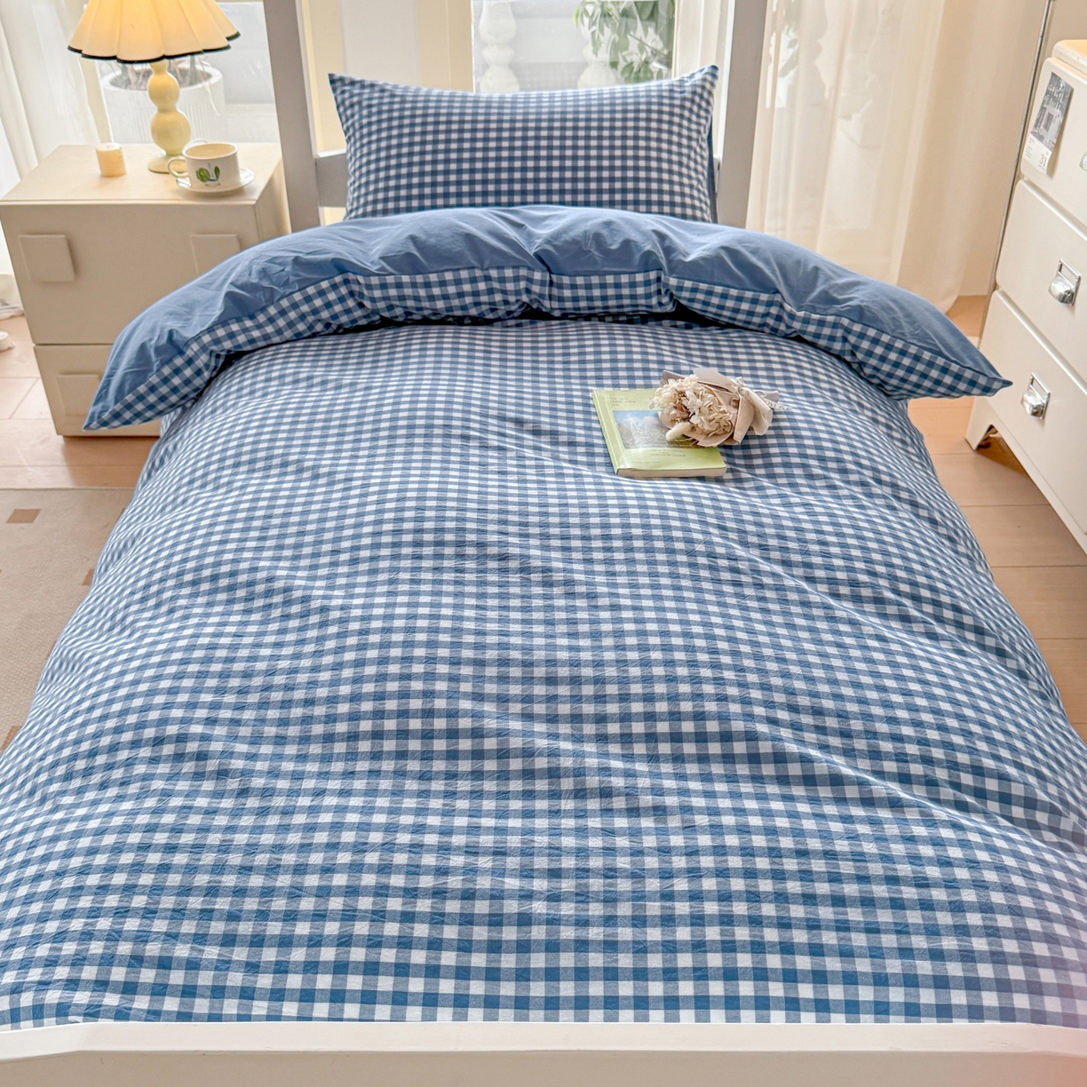 91家纺网 家纺一手货源 找家纺 盛秋家纺 2025新款水洗棉格子学生小三套套件 蓝小格+蓝灰