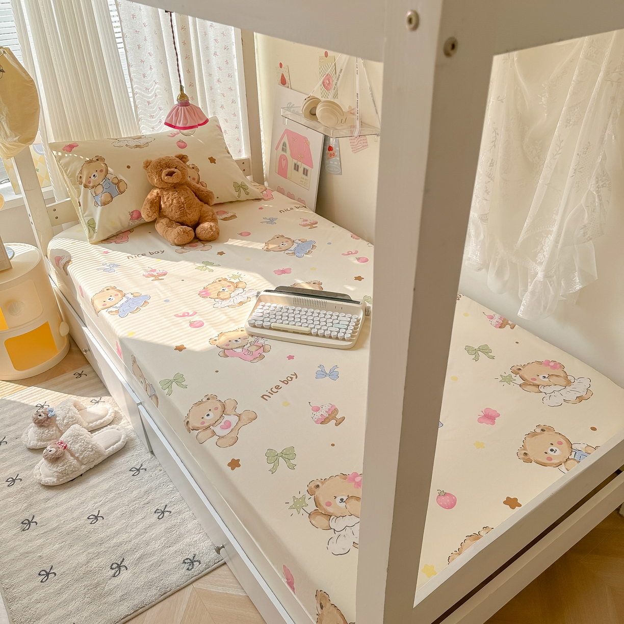 91家纺网 家纺一手货源 找家纺 韩巢家纺 2025新款上下铺学生宿舍专用床笠单件寝室高低床热销款防滑床单床套 草莓奶熊