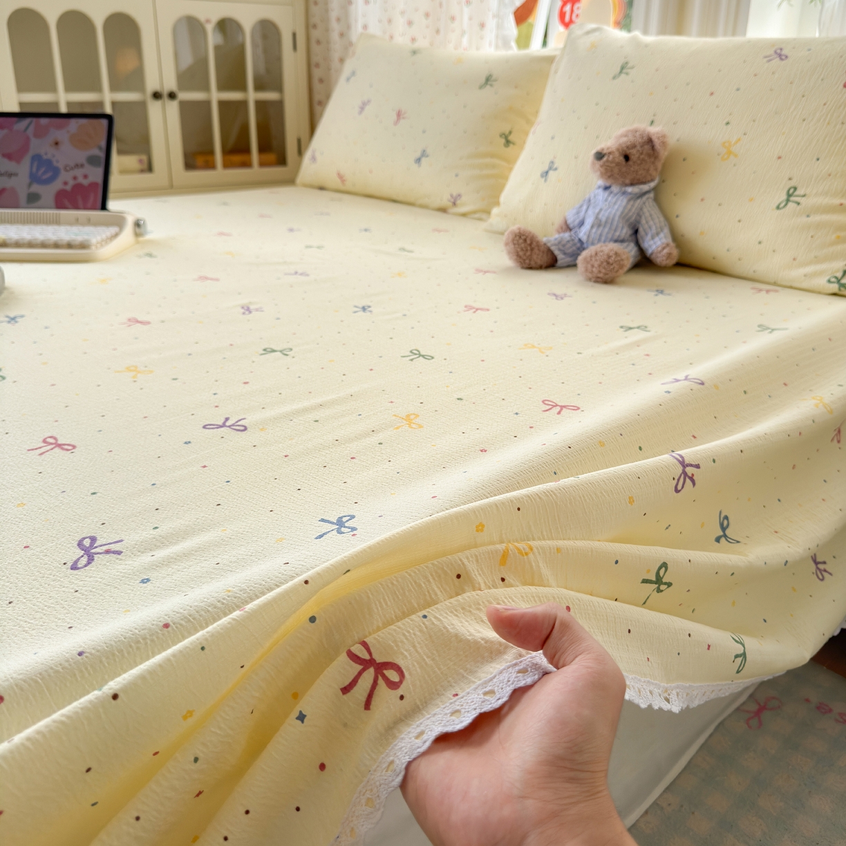 91家纺网 家纺一手货源 找家纺 沐芷 2025 A类双层纱花边床单单件 单人双人床单三件套 蜡笔画