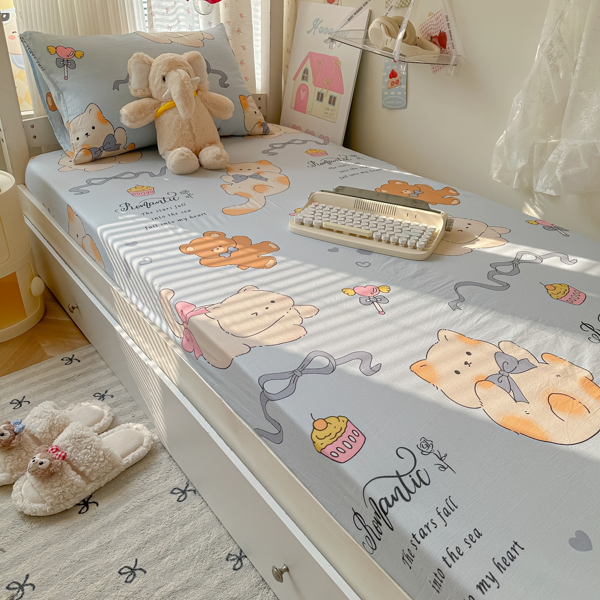 91家纺网 家纺一手货源 找家纺 韩巢家纺 2025新款上下铺学生宿舍专用床笠单件寝室高低床热销款防滑床单床套 小猫逃离记