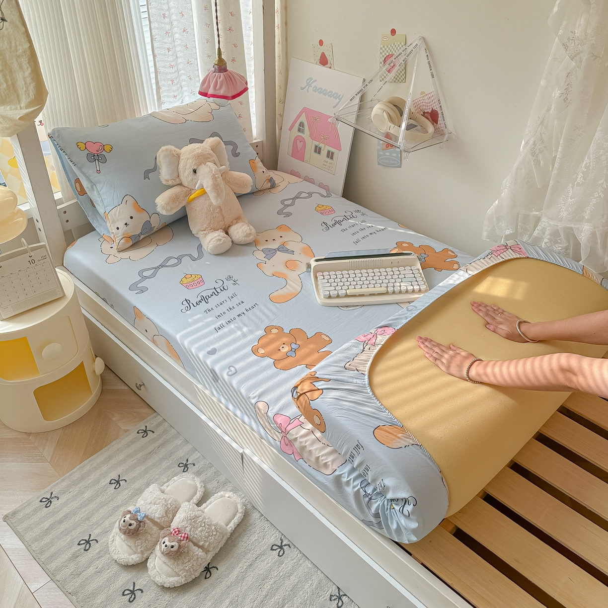 91家纺网 家纺一手货源 找家纺 韩巢家纺 2025新款上下铺学生宿舍专用床笠单件寝室高低床热销款防滑床单床套 小猫逃离记