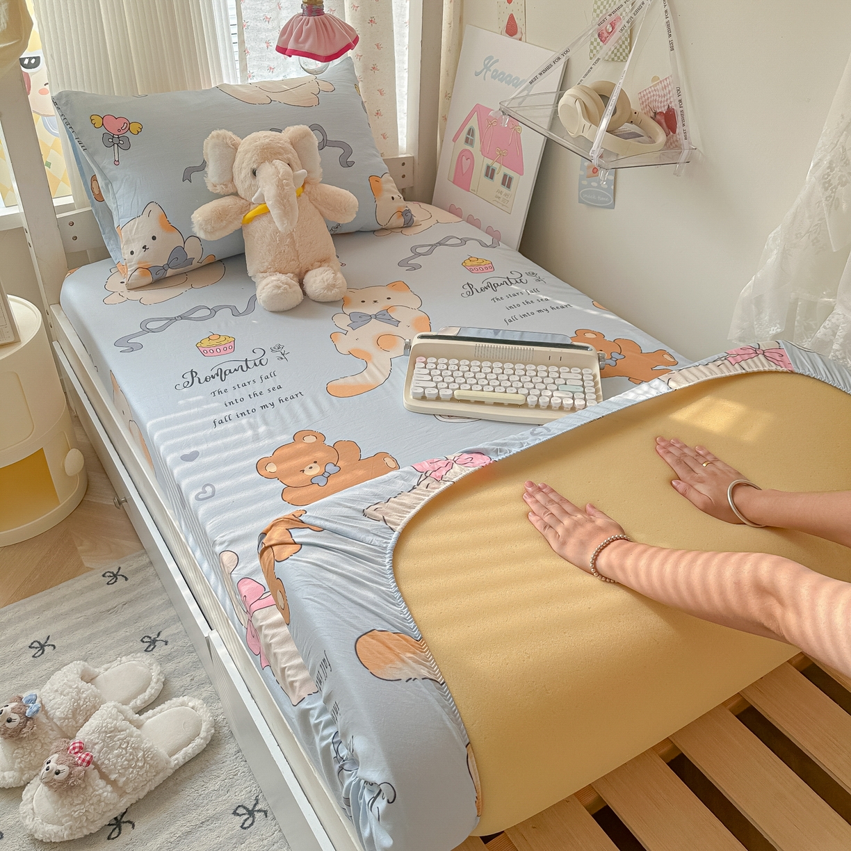 91家纺网 家纺一手货源 找家纺 韩巢家纺 2025新款上下铺学生宿舍专用床笠单件寝室高低床热销款防滑床单床套 小猫逃离记