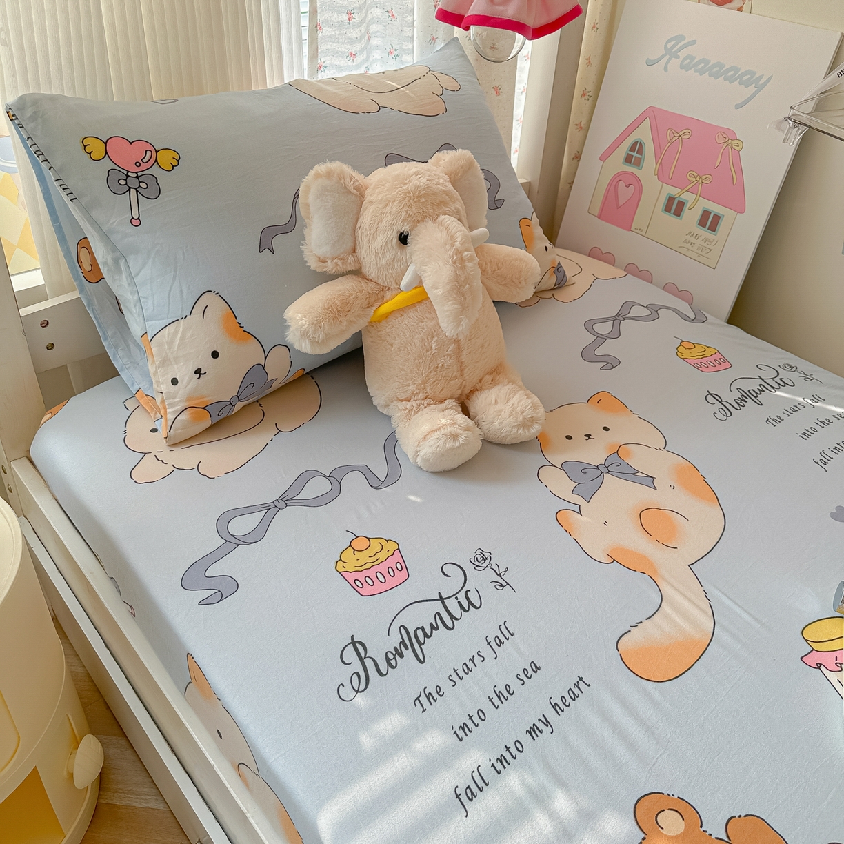 91家纺网 家纺一手货源 找家纺 韩巢家纺 2025新款上下铺学生宿舍专用床笠单件寝室高低床热销款防滑床单床套 小猫逃离记