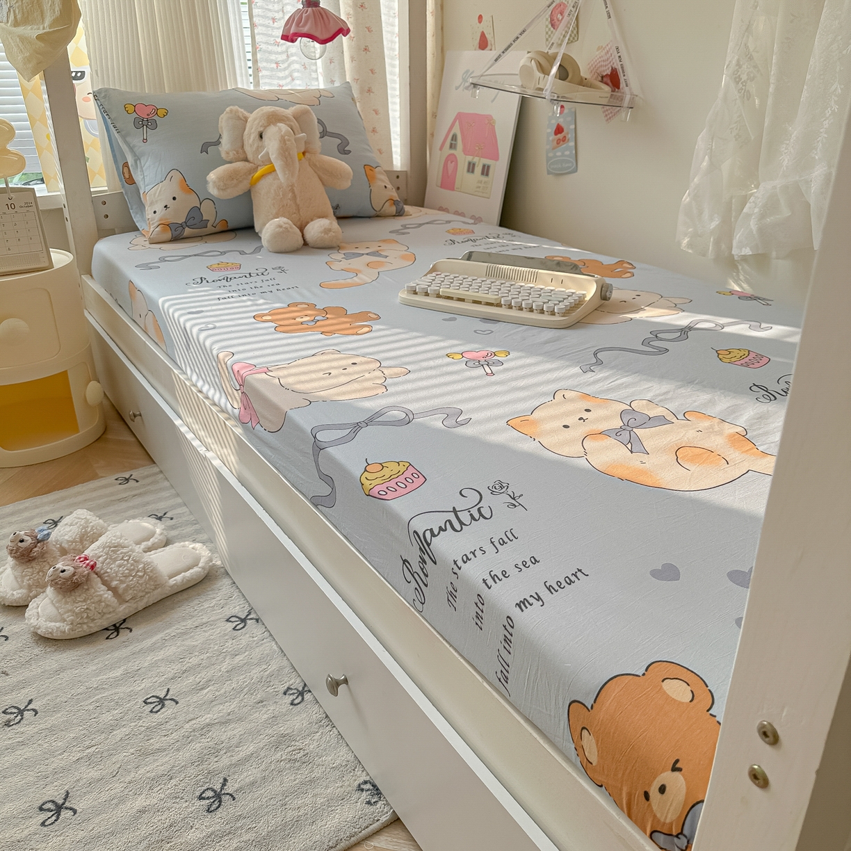 91家纺网 家纺一手货源 找家纺 韩巢家纺 2025新款上下铺学生宿舍专用床笠单件寝室高低床热销款防滑床单床套 小猫逃离记