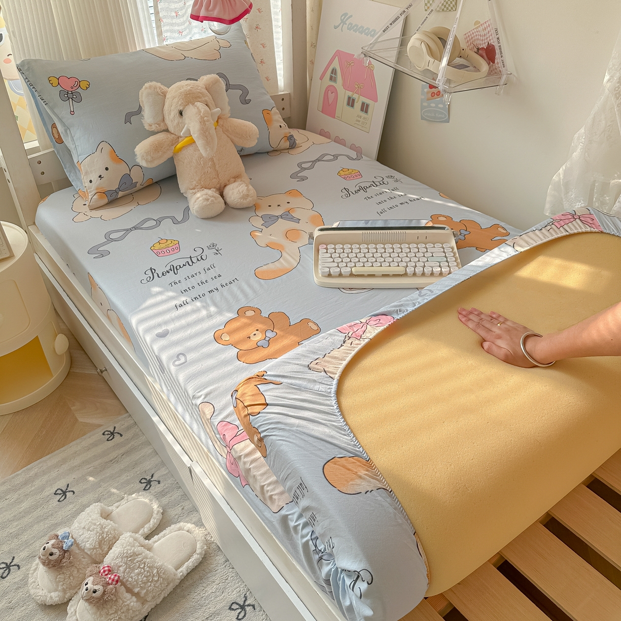 91家纺网 家纺一手货源 找家纺 韩巢家纺 2025新款上下铺学生宿舍专用床笠单件寝室高低床热销款防滑床单床套 小猫逃离记