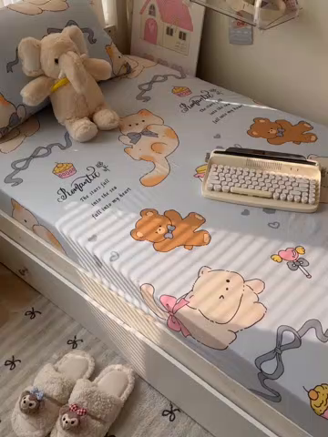 91家纺网 家纺一手货源 找家纺 韩巢家纺 2025新款上下铺学生宿舍专用床笠单件寝室高低床热销款防滑床单床套 小猫逃离记