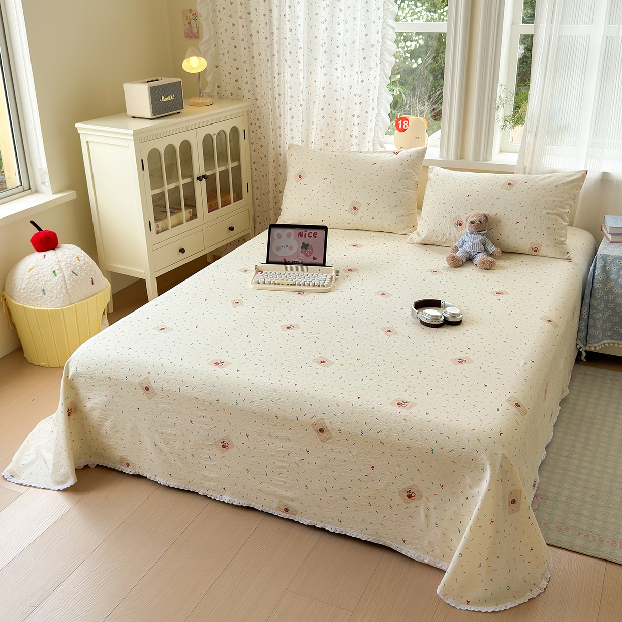 91家纺网 家纺一手货源 找家纺 沐芷 2025 A类双层纱花边床单单件 单人双人床单三件套 草莓糖霜