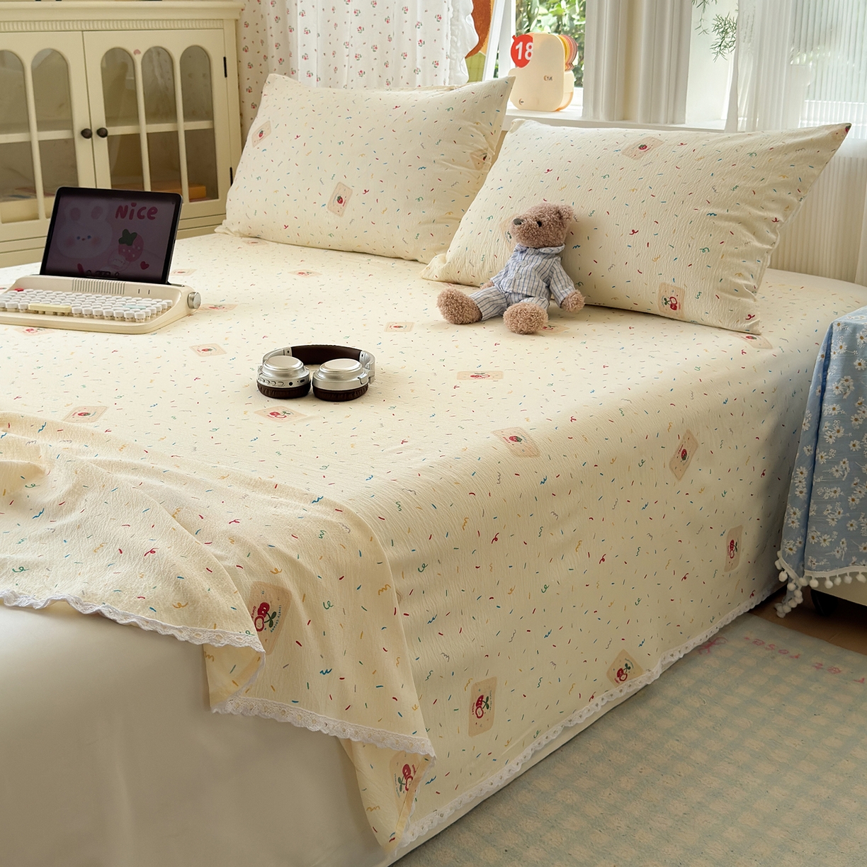 91家纺网 家纺一手货源 找家纺 沐芷 2025 A类双层纱花边床单单件 单人双人床单三件套 草莓糖霜