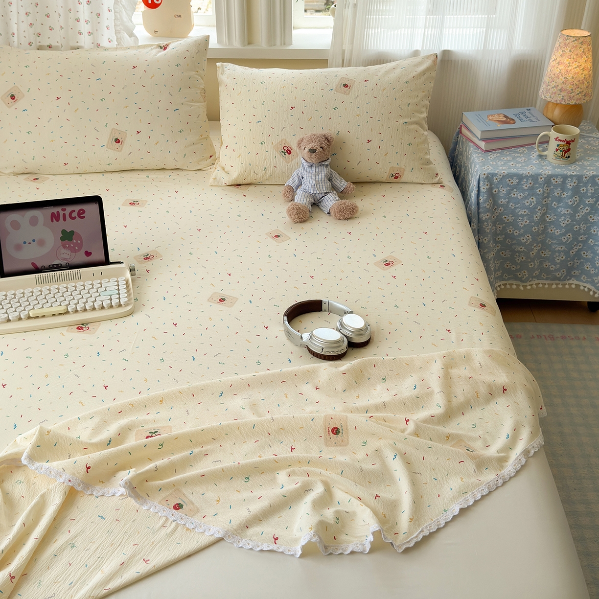 91家纺网 家纺一手货源 找家纺 沐芷 2025 A类双层纱花边床单单件 单人双人床单三件套 草莓糖霜