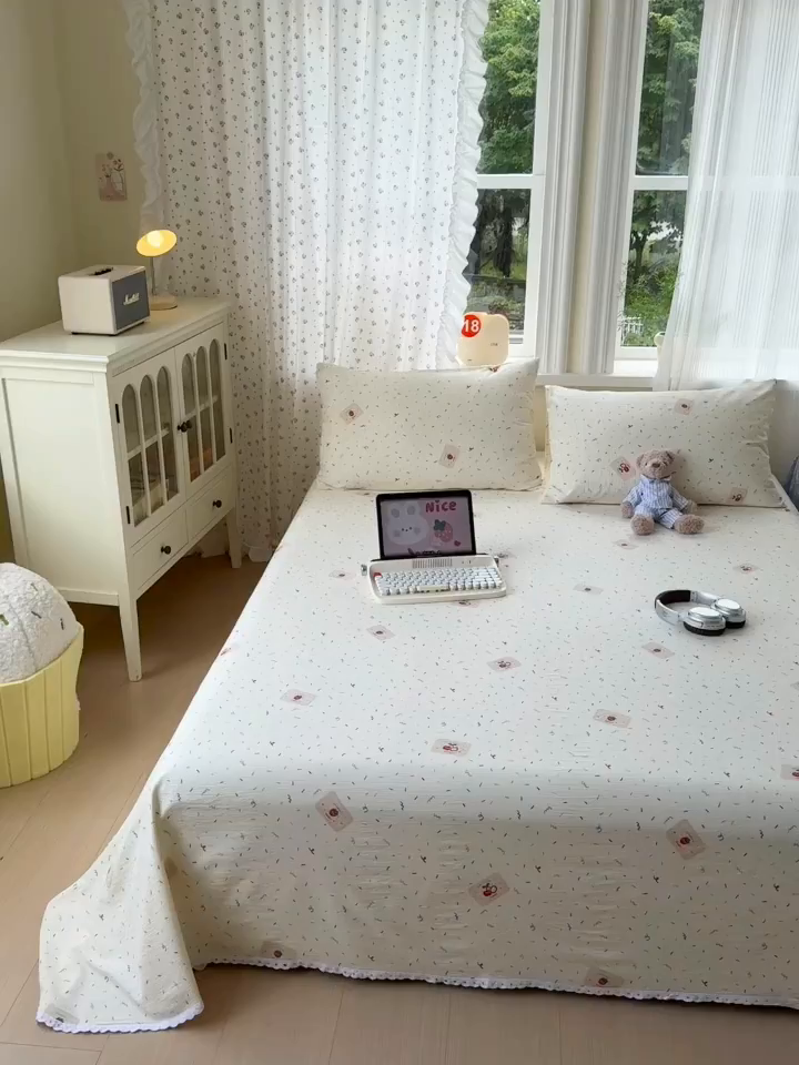 91家纺网 家纺一手货源 找家纺 沐芷 2025 A类双层纱花边床单单件 单人双人床单三件套 草莓糖霜