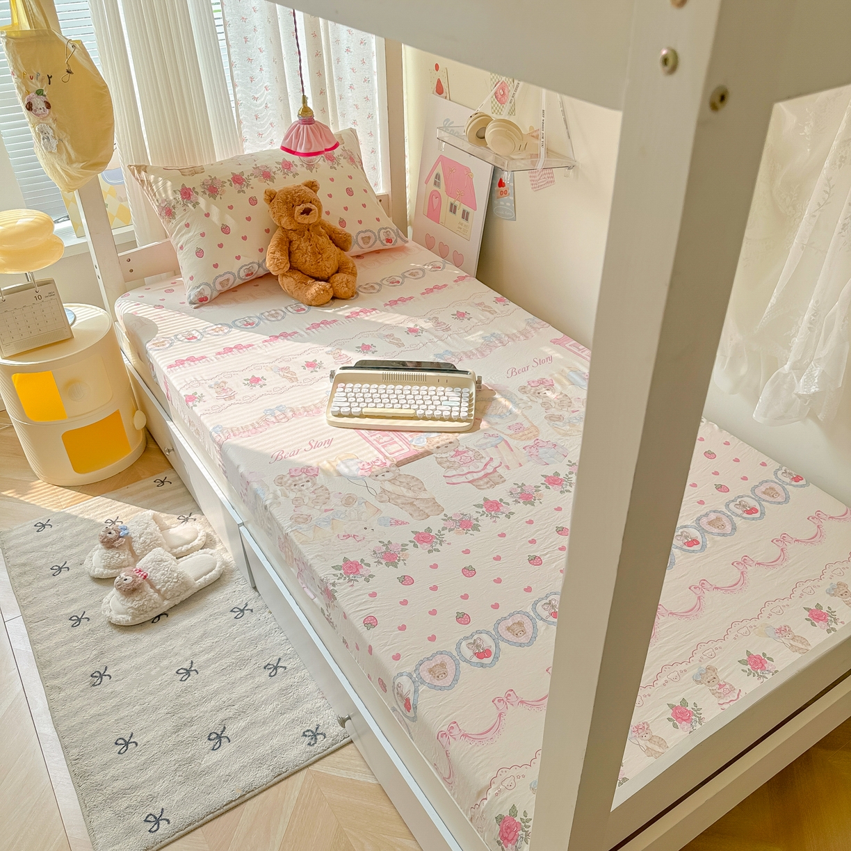 91家纺网 家纺一手货源 找家纺 韩巢家纺 2025新款上下铺学生宿舍专用床笠单件寝室高低床热销款防滑床单床套 小熊玩偶屋