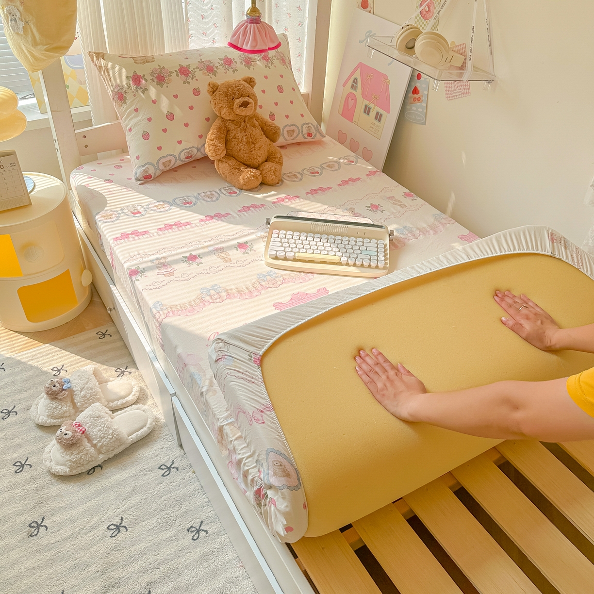 91家纺网 家纺一手货源 找家纺 韩巢家纺 2025新款上下铺学生宿舍专用床笠单件寝室高低床热销款防滑床单床套 小熊玩偶屋