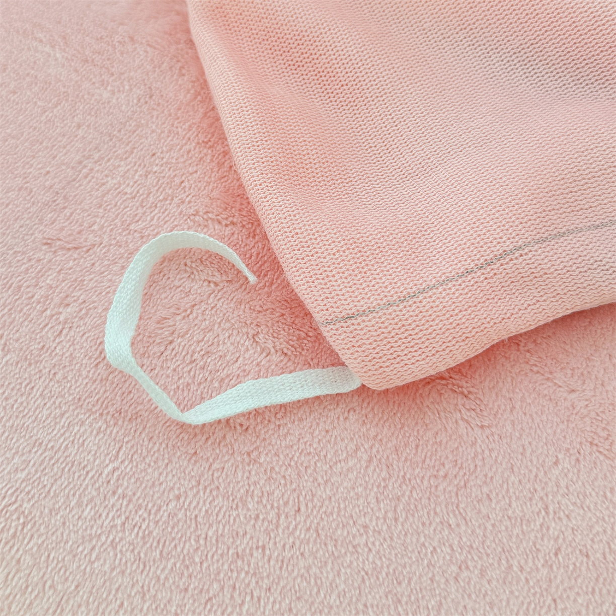 91家纺网 家纺一手货源 找家纺 曼町家居 2025新款雪花绒四件套 爱丽丝