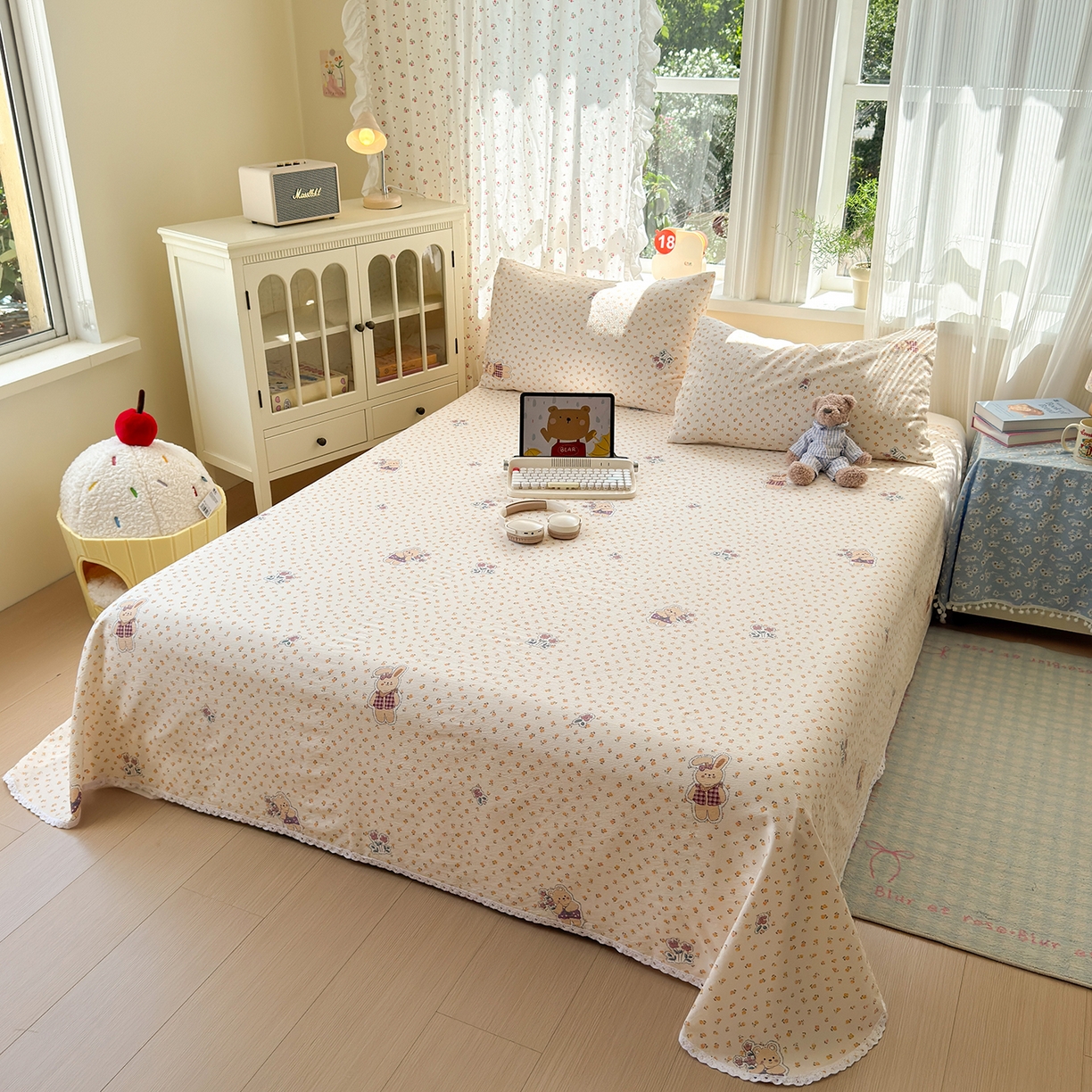 91家纺网 家纺一手货源 找家纺 沐芷 2025 A类双层纱花边床单单件 单人双人床单三件套 春日小熊