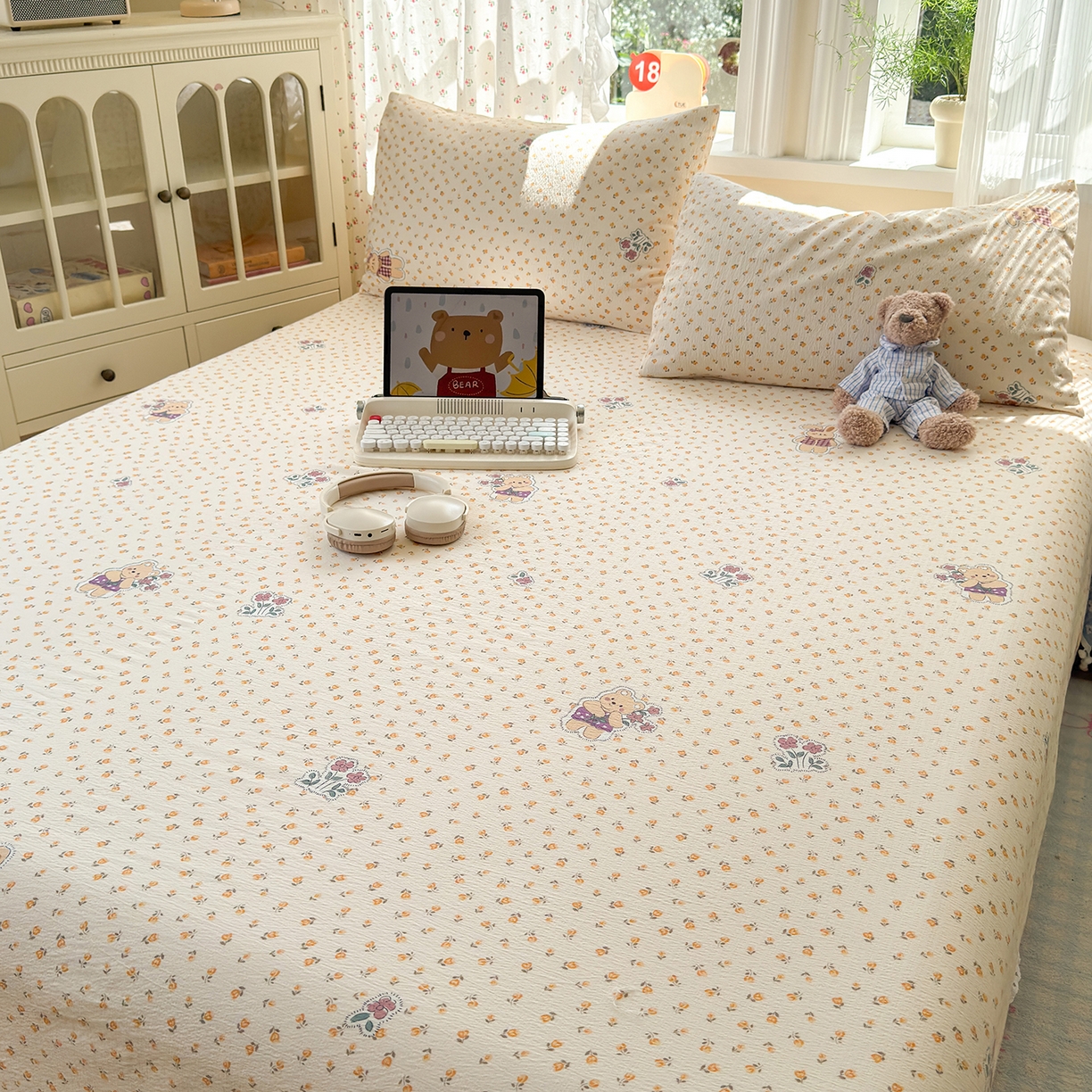 91家纺网 家纺一手货源 找家纺 沐芷 2025 A类双层纱花边床单单件 单人双人床单三件套 春日小熊