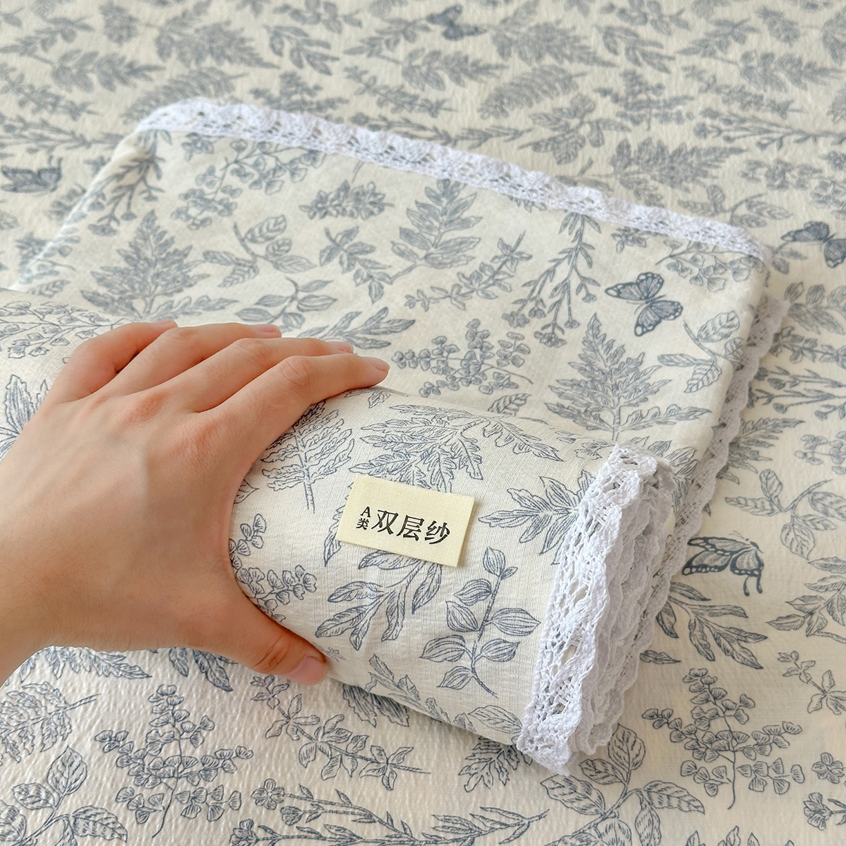 91家纺网 家纺一手货源 找家纺 沐芷 2025 A类双层纱花边床单单件 单人双人床单三件套 东方草木