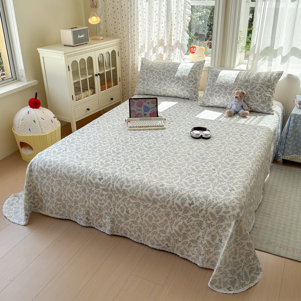 91家纺网 家纺一手货源 找家纺 沐芷 2025 A类双层纱花边床单单件 单人双人床单三件套 东方草木