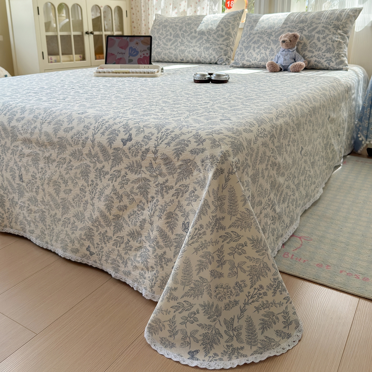 91家纺网 家纺一手货源 找家纺 沐芷 2025 A类双层纱花边床单单件 单人双人床单三件套 东方草木