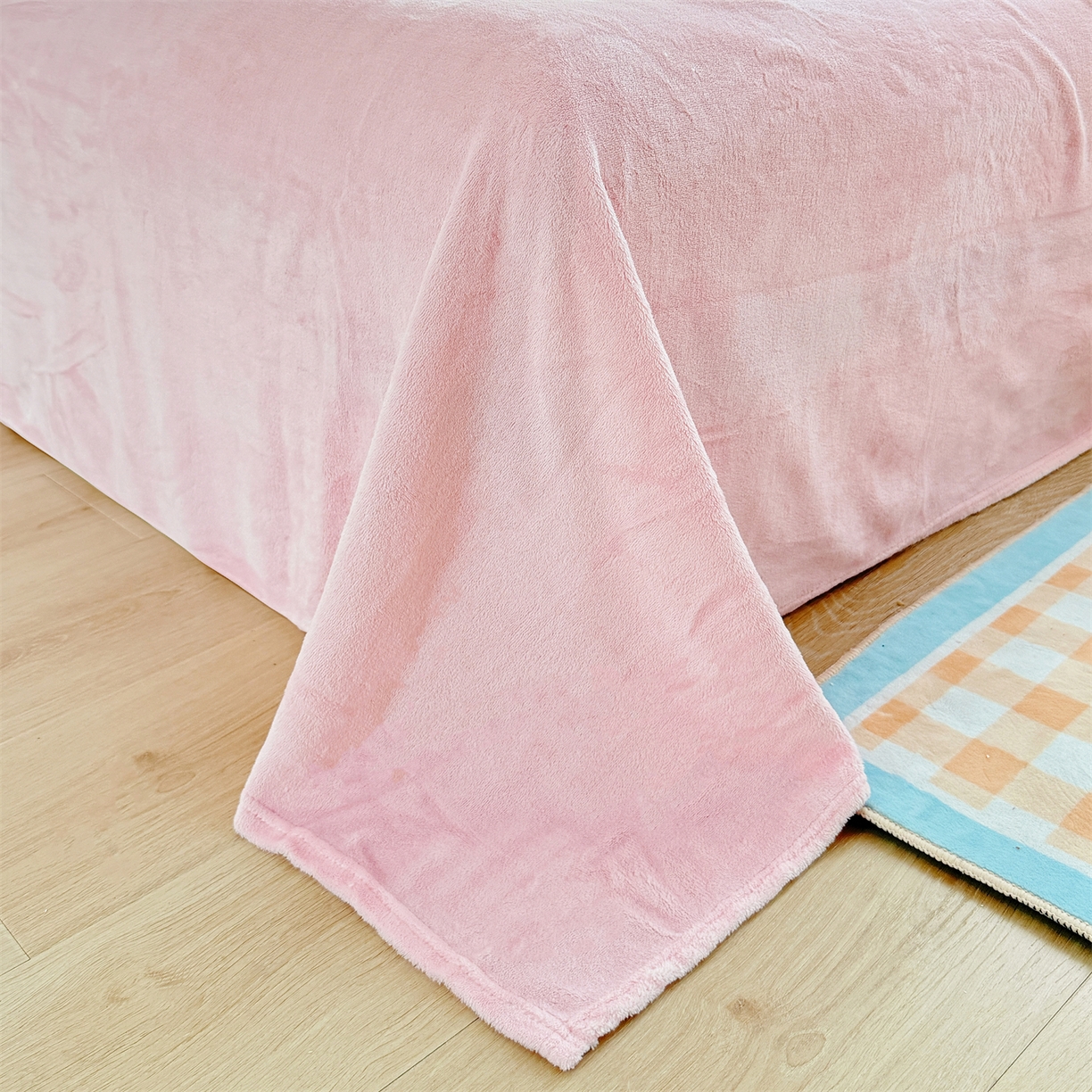 91家纺网 家纺一手货源 找家纺 曼町家居 2025新款雪花绒四件套 恐龙乐园