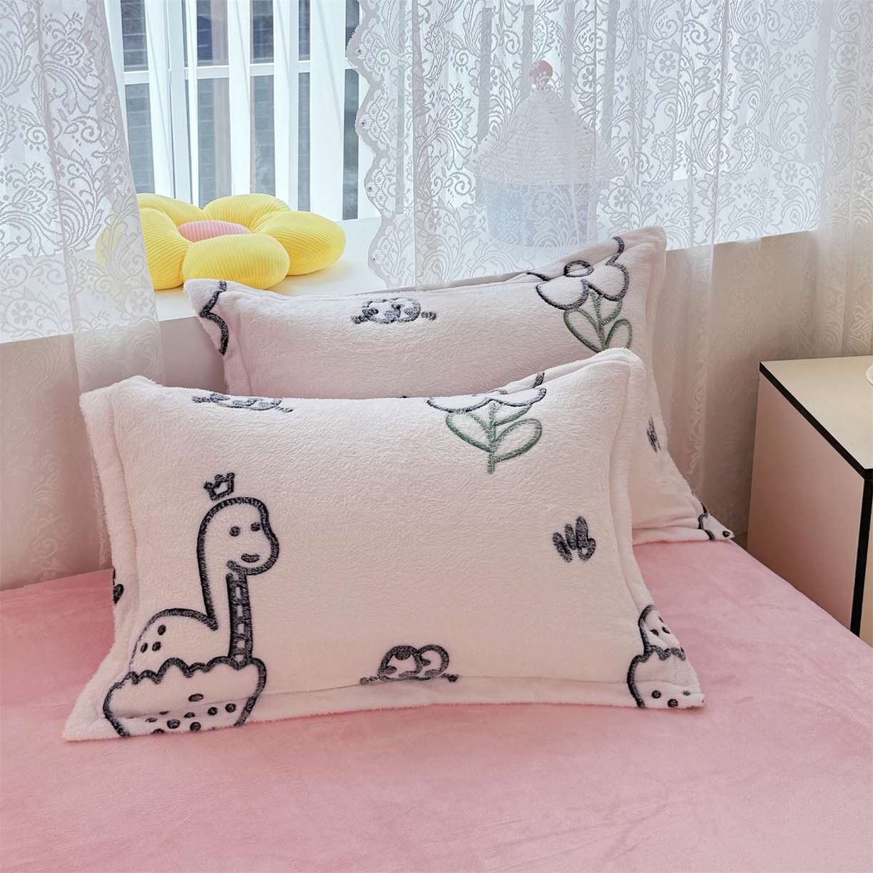 91家纺网 家纺一手货源 找家纺 曼町家居 2025新款雪花绒四件套 恐龙乐园