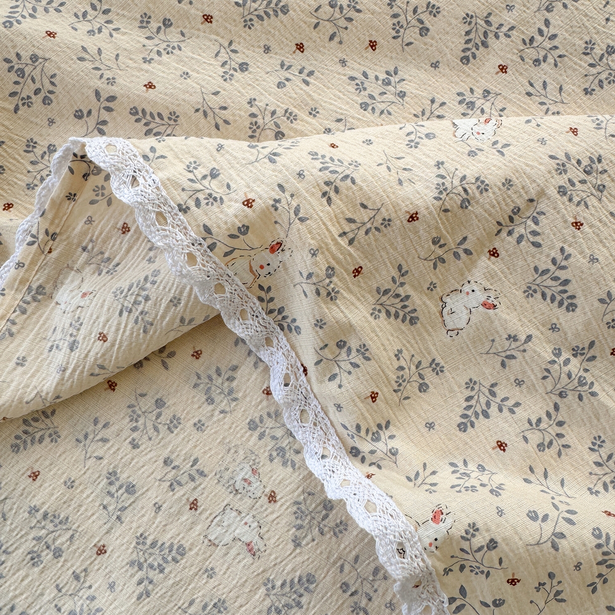 91家纺网 家纺一手货源 找家纺 沐芷 2025 A类双层纱花边床单单件 单人双人床单三件套 花园兔