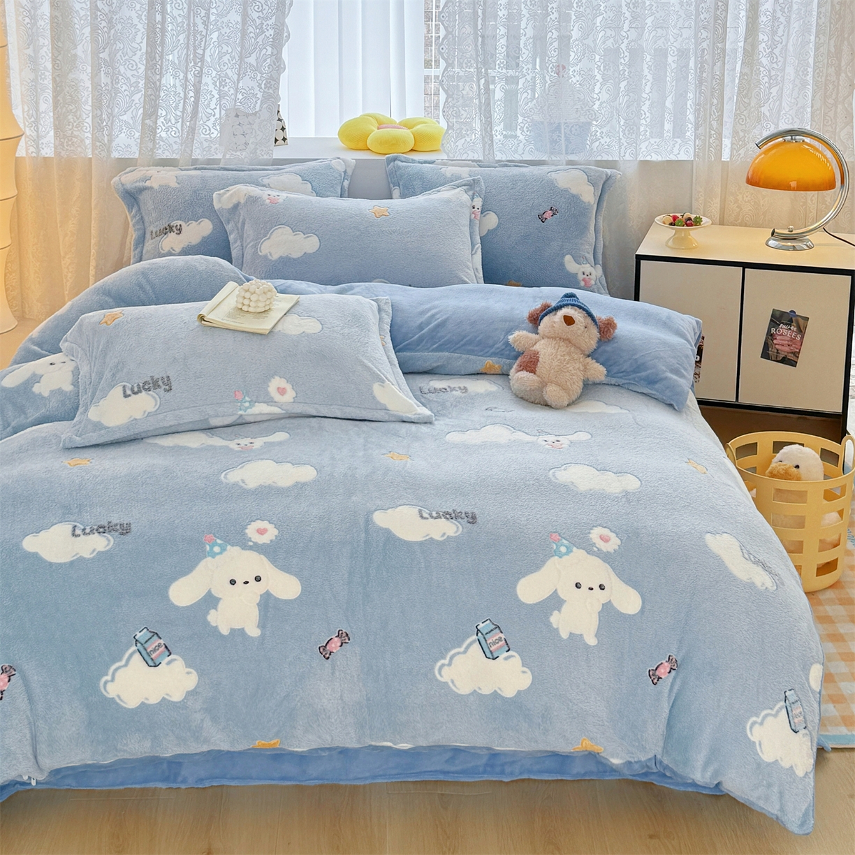 91家纺网 家纺一手货源 找家纺 曼町家居 2025新款雪花绒四件套 蓝色大耳狗