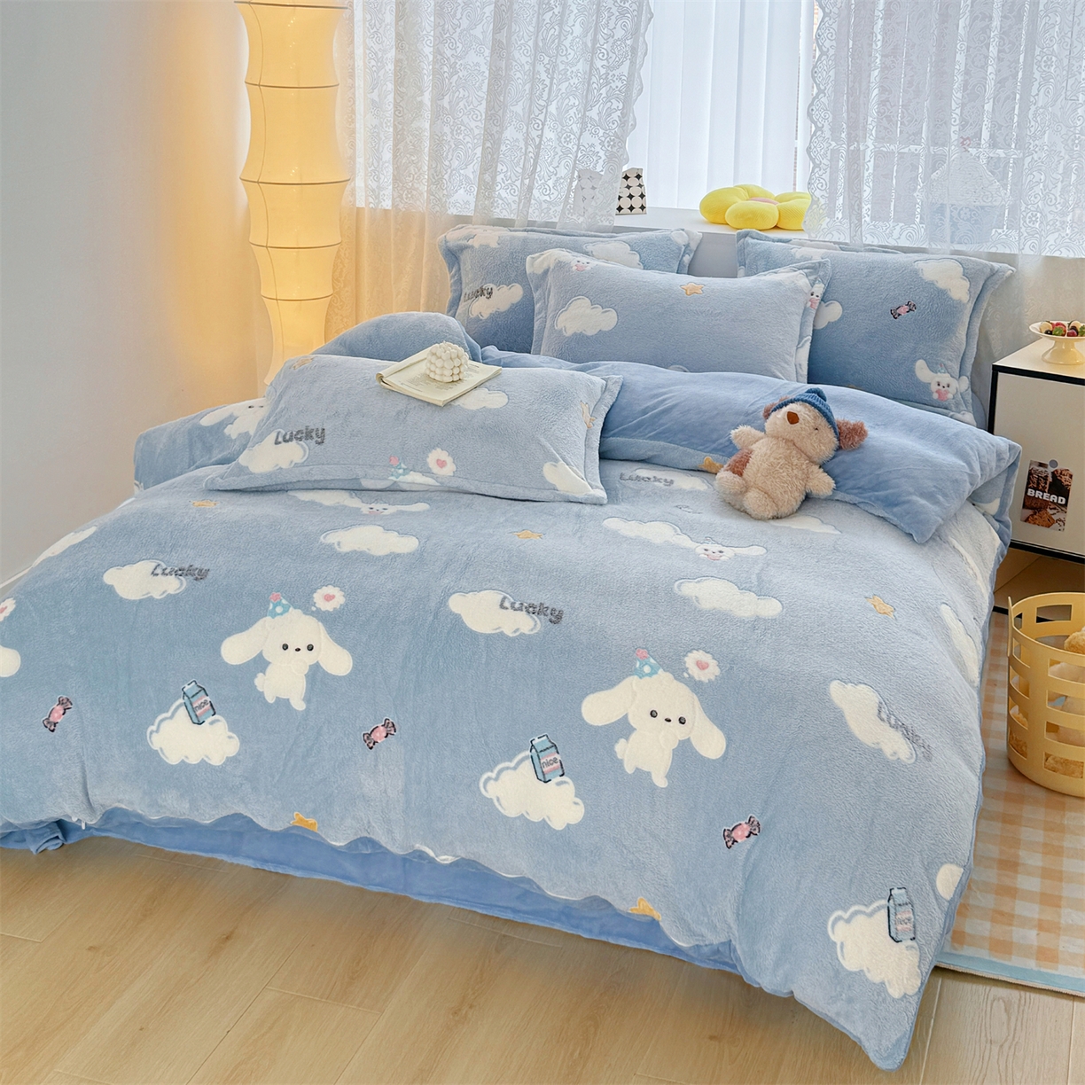 91家纺网 家纺一手货源 找家纺 曼町家居 2025新款雪花绒四件套 蓝色大耳狗